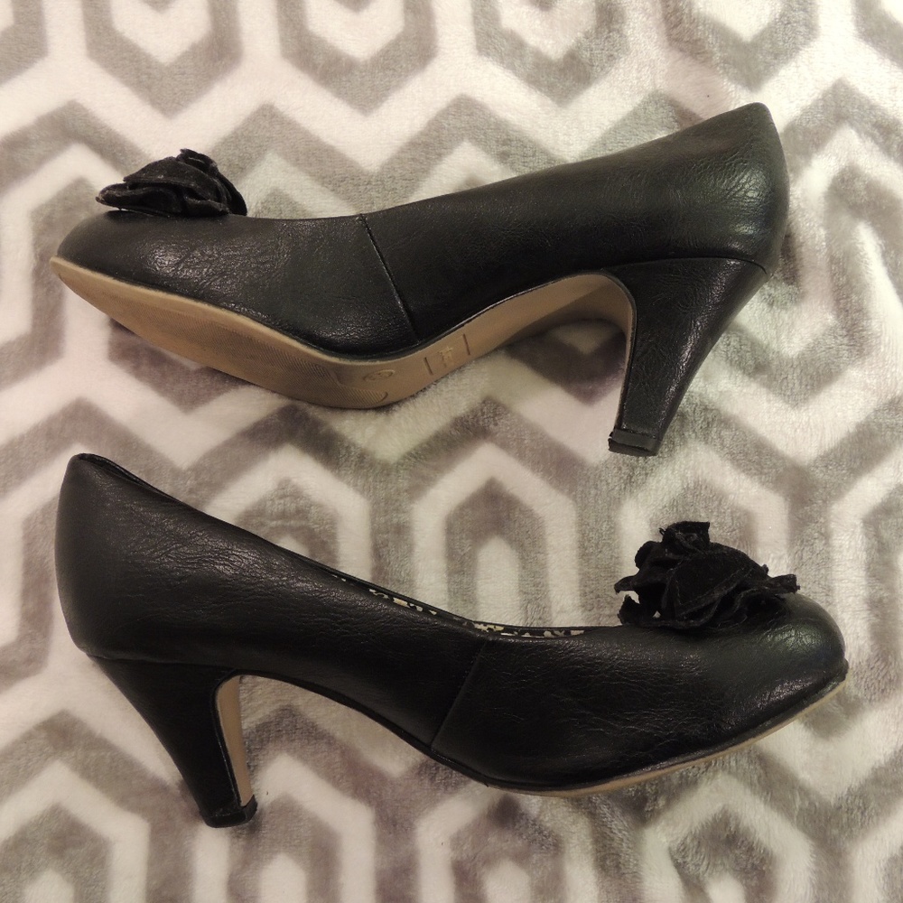 Black Leather Madden Girl Pumps / Heels - Like New